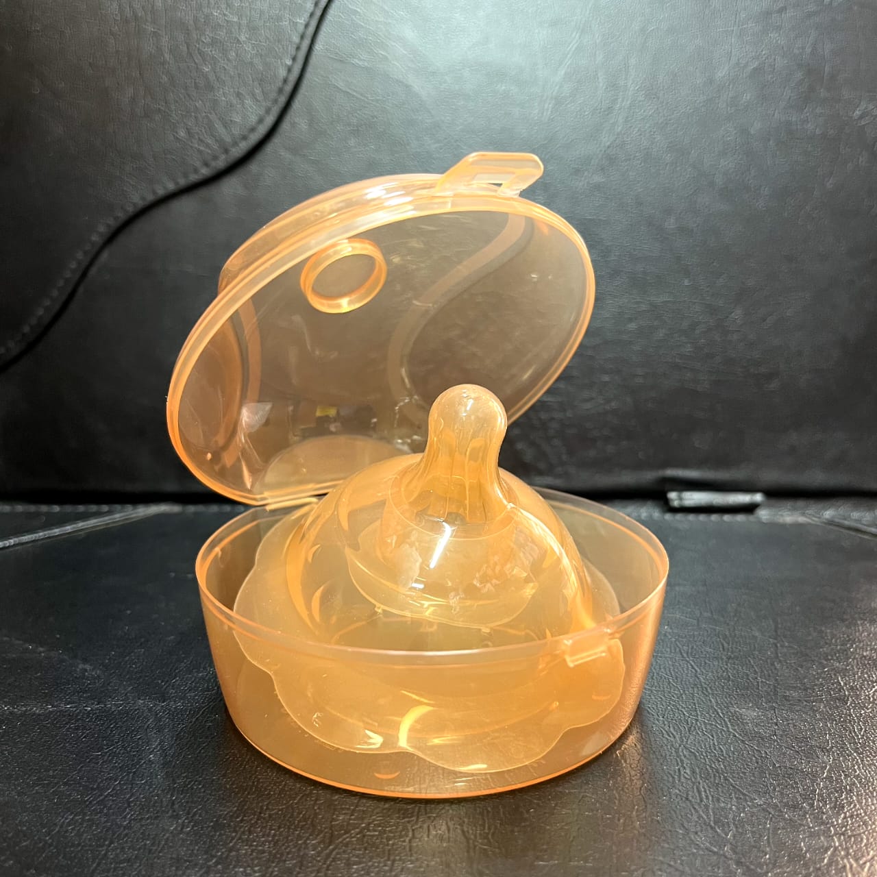 1 Pcs - High Quality Breast head cover protection anti-bite breast shield [With box]