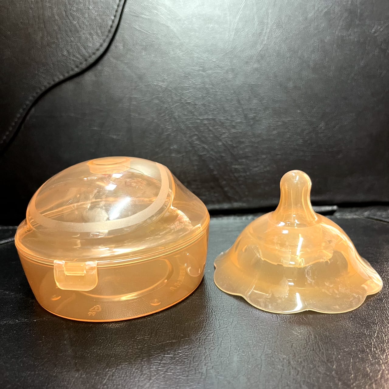 1 Pcs - High Quality Breast head cover protection anti-bite breast shield [With box]